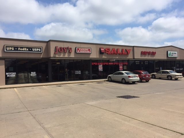 Retail Space-1600-1624 E. 11th Street: 1600-1624 E. 11th Street, Hutchinson, KS 67501